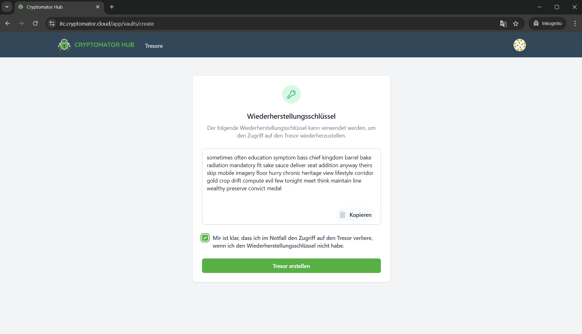 Screenshot des Fensters „Wiederherstellungsschlüssel“. Zentral wird der Schlüssel als Textblock angezeigt, darin der Button „Kopieren“. Darunter befinden sich die Checkbox mit dem Text „Mir ist klar…“ und der Button „Tresor erstellen“.