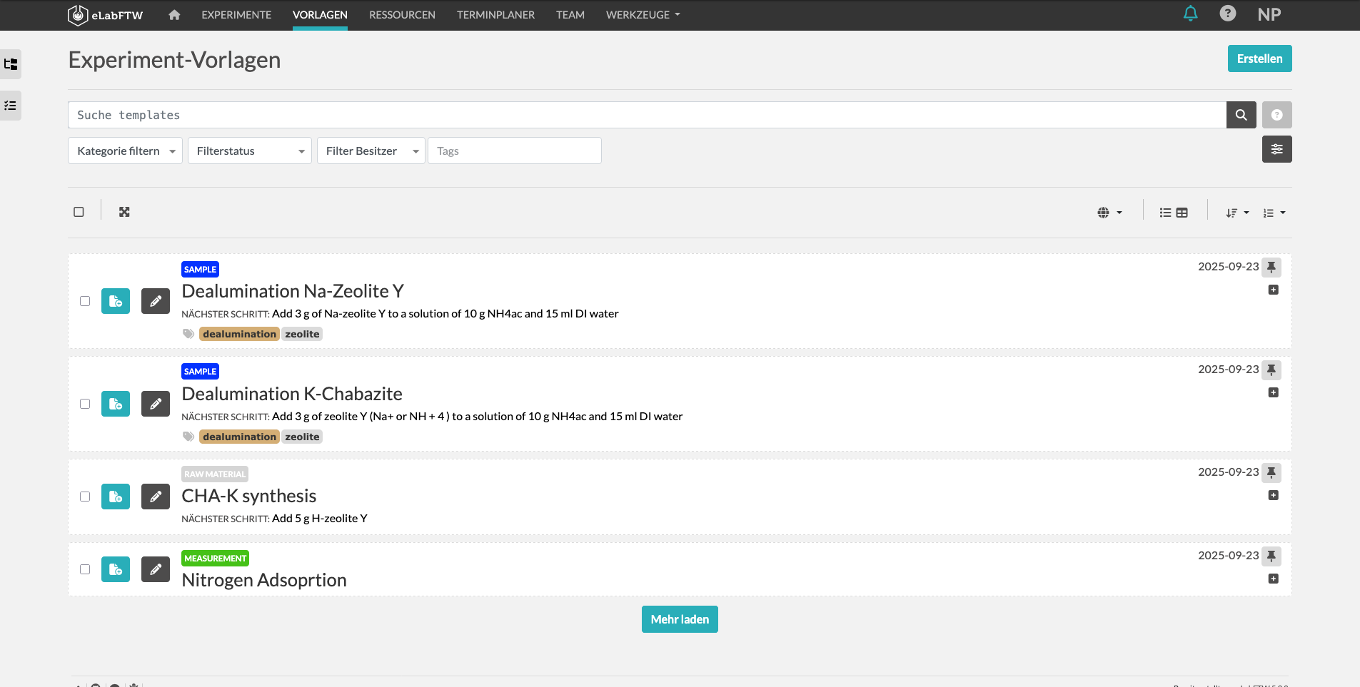 Screenshot der Vorlagen in ELN. Die Schaltfläche befindet sich zwischen "Experimente" und "Ressourcen". Sie können mithilfe der Suchleiste nach Vorlagen ("templates") suchen und die Ergebnisse nach Kategorie, Status, Besitzer und Tag filtern.