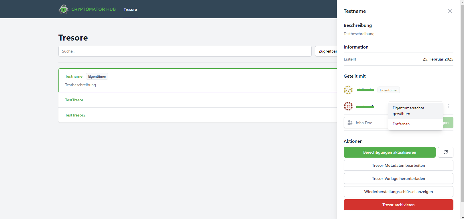 Screenshot der Tresorübersicht. Der oberste Tresor ist ausgewählt und auf der rechten Seite sind die Metadaten des ausgewählten Tresors zu sehen.