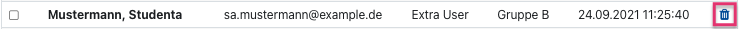 The screenshot shows a single entry for a person in the participants list. The name, the email address, the user type ("Extra User"), the group ("Gruppe B"), and the date, including time, the person was added. At the end of the line a trash can icon is displayed.
