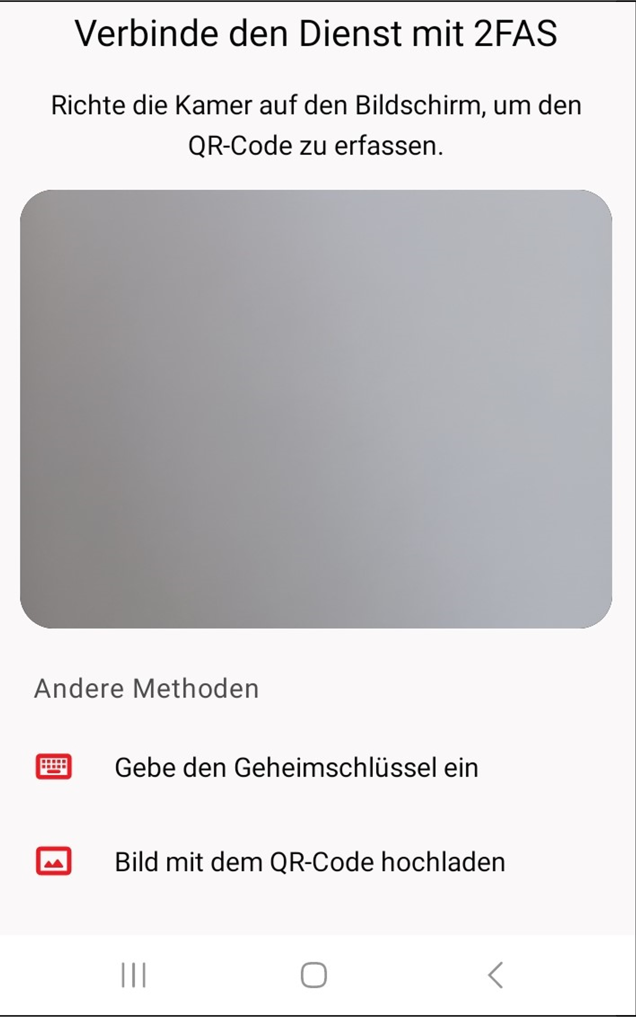 Screenshot der Authenticator App 2FAS. Die Kamera ist geöffnet. Unter "Andere Methode" befindet sich die Option "Gebe den Geheimschlüssel ein".