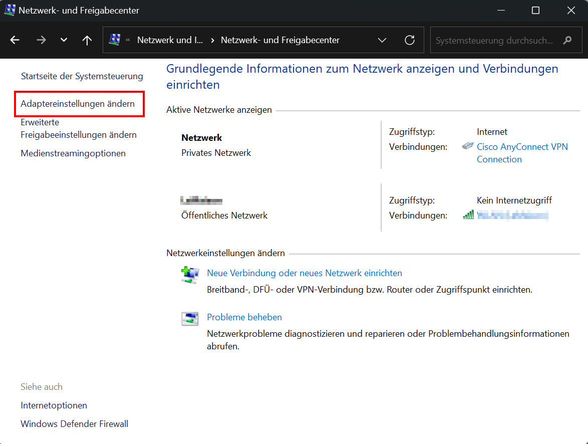 Screenshot des Netzwerk- und Freigabecenters. "Adaptereinstellungen ändern" befindet sich im Menü zwischen "Startseite der Systemsteuerung" und "Erweiterte Freigabeeinstellungen ändern".