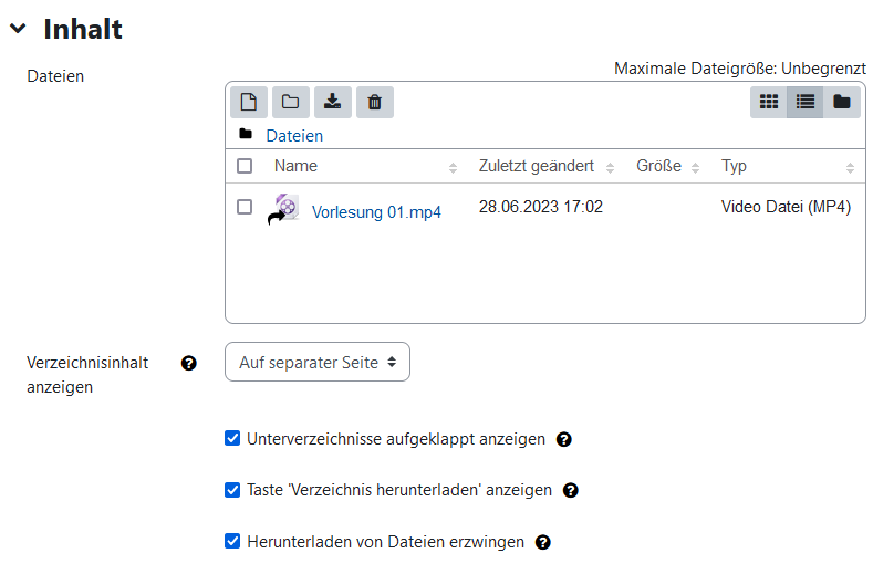 Der Bildschirmausschnitt zeigt den Bereich "Inhalt". In der oberen Hälfte ist der Teilbereich "Dateien" als Bereich zum Hochladen und Verwalten von Dateien. In der ersten Zeile steht "Maximale Dateigröße: 250MB". Darunter sind in einer Zeile die Schaltflächen "Neue Datei" und "Neuer Ordner" sowie die Icons "Symbole", "Liste" und "Ordnerstruktur" zum Ändern der Dateianzeige. Der Bereich enthält eine Dateiliste mit einem Eintrag. Dieser besteht aus einer nicht aktivierten Checkbox, dem Namen ("Vorlesung 01.mp4"), dem Datum der letzten Änderung, der Grüße (hier leer) und dem Typ (hier "Video Datei (MP4)"). Darunter ist der Bereich "Verzeichnisinhalt anzeigen". Hier kann über das gleichnamige Dropdown-Menü die Anzeige geändert werden, angezeigt wird "Auf separater Seite". Unterhalb sind drei Checkboxen, welche alle aktiviert sind. Sie lauten "Unterverzeichnisse aufgeklappt anzeigen", "Taste 'Verzeichnis herunterladen' anzeigen" und "Herunterladen von Dateien erzwingen". Für die letzte vier Felder steht jeweils eine Kontexthilfe zur Verfügung, die jeweils per Icon (weißes Fragezeichen auf kleinem schwarzen Kreis) erreichbar ist.