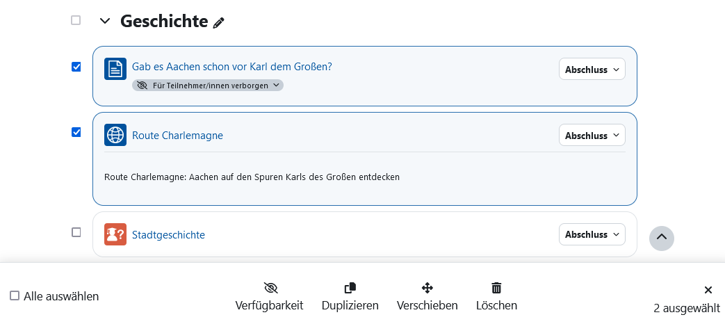 Screenshot: Ausschnitt der Kursseite mit markierten Aktivitäten. Darunter die Aktionsleiste mit den Optionen "Verfügbarkeit", "Duplizieren", "Verschieben", "Löschen"