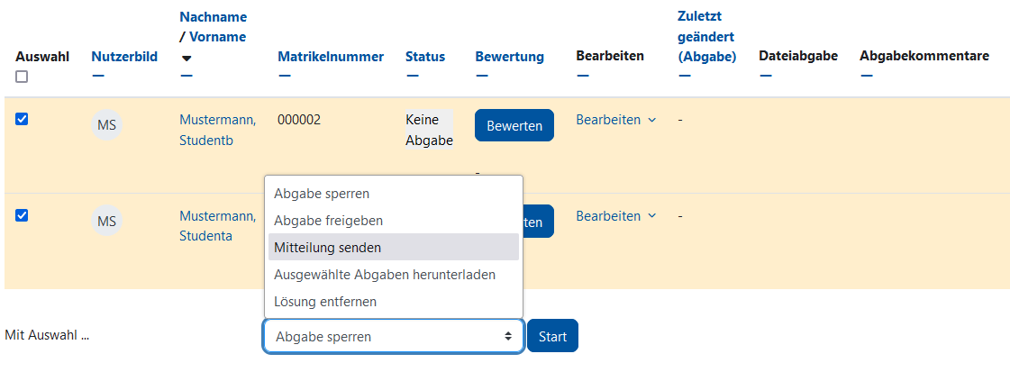 Screenshot: Abgabenübersicht mit zwei ausgewählten Studierenden und markierter Option "Mitteilung senden" im Drop-down-Menü "Mit Auswahl".